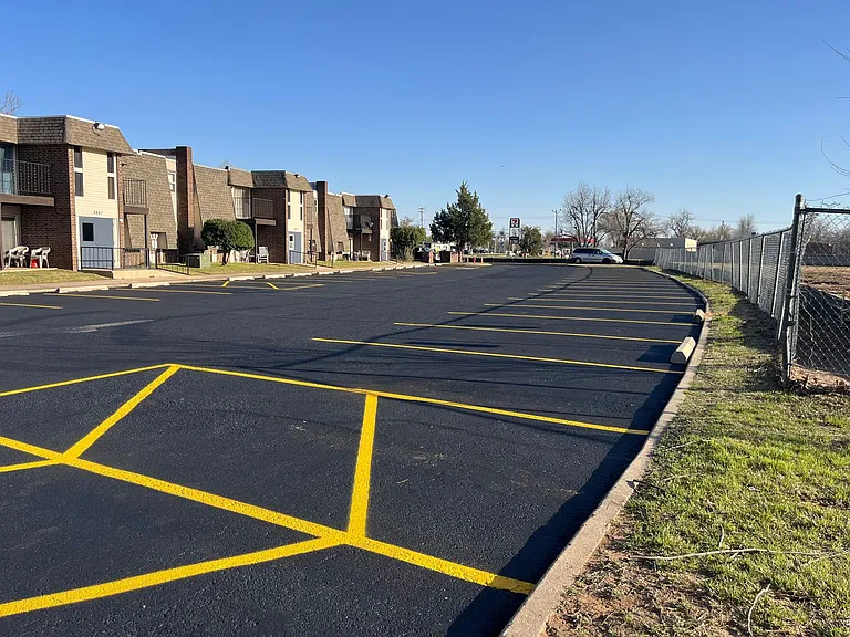 Bethany Place Apartments - Near Eldon Lyon and Downtown Bethany! — Photo 2