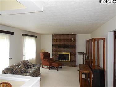 4th image of 1095 Iroquois Run