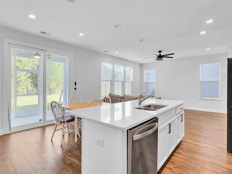 115 Hawthorne Landing Dr — Photo 20