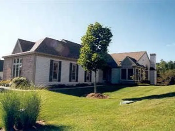 3343 Golfview Dr NW, Grand Rapids, MI 49544