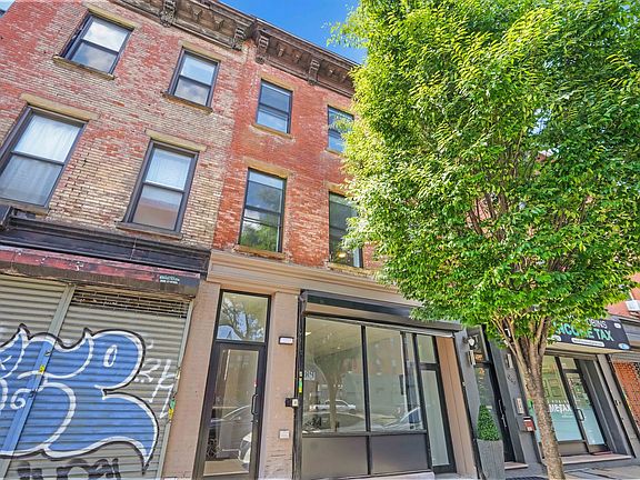 3rd image of 948 Atlantic Ave #2
