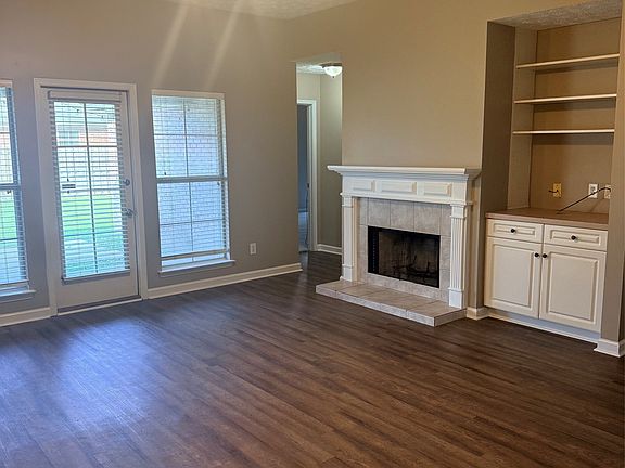 3rd image of 8718 Wildbriar Ln