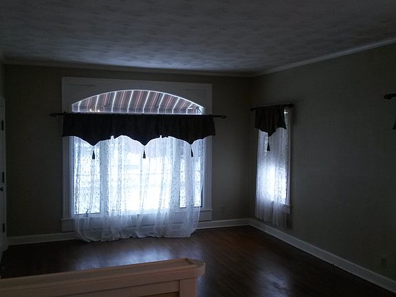 2nd image of 618 Dubois St