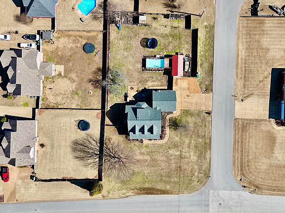 5th image of 210 Lila Ln