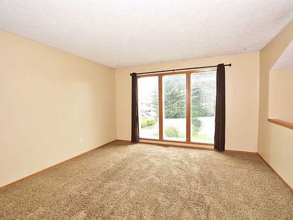 3rd image of 3213 N Wilbur Ct