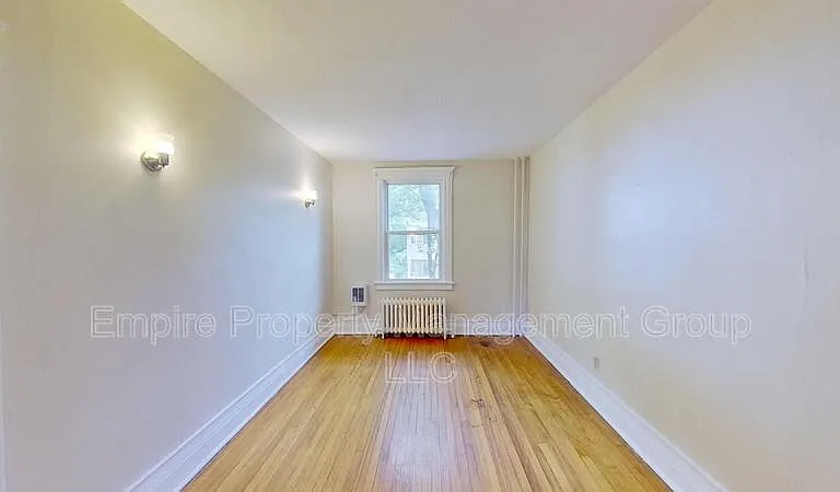 568 Park Ave #2 — Photo 5