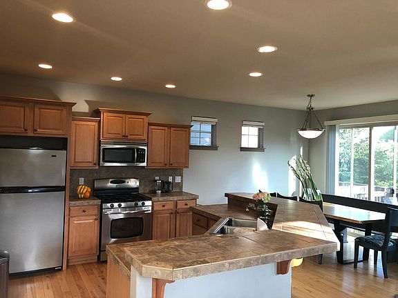 5th image of 109 NE Stonebriar Ln