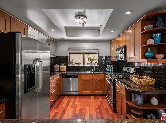 4th image of 12401 Moorpark St Unit 303