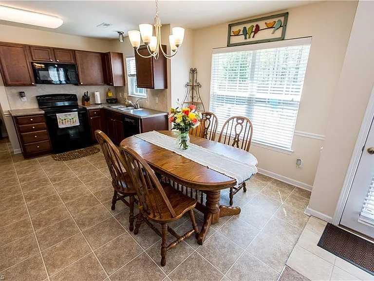 2110 Longburn Dr — Photo 24