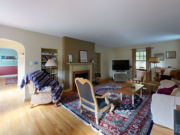 5th image of 45 Common St Room 2