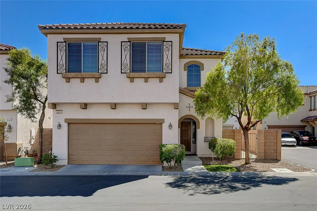 4 bed, 2.5 bath, 1909 sqft, $1,995 — Photo 1