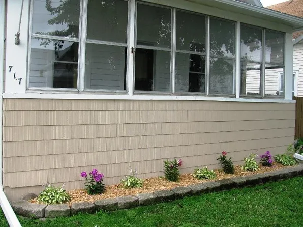 717 17th Ave, Moline, IL 61265