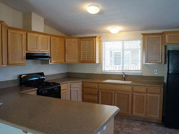 3rd image of 213 Chateau La Salle Dr