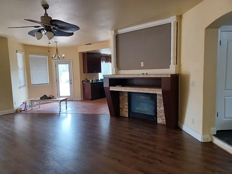 N Sierra Vista Ave — Photo 1