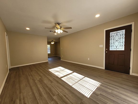 4th image of 1326 Oak Park Dr