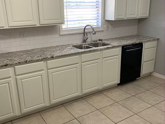 3rd image of 1701 Kentucky Way