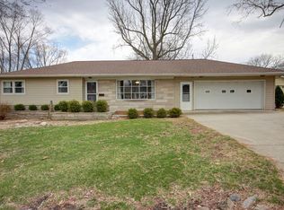 903 Longview Rd, Monticello, IL 61856