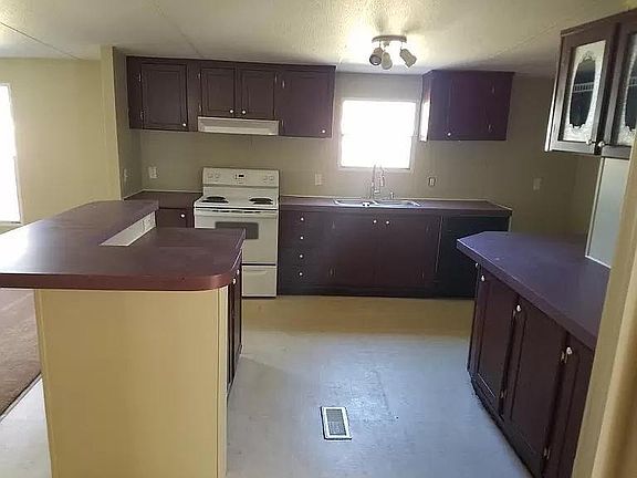 3rd image of 2401 Broadway St
