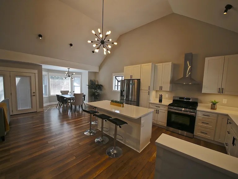 1612 E Camby Ct — Photo 6