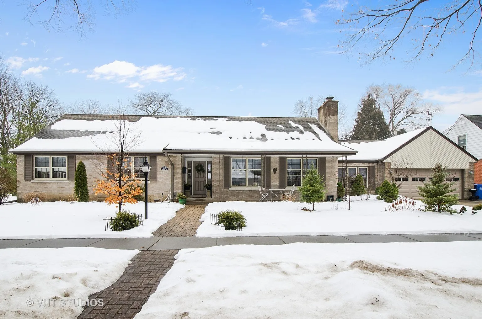 1047 Oakwood Ave photo 1