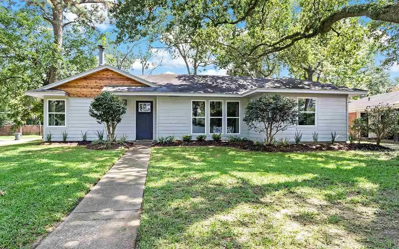 4 bed, 2458 sqft, $2,500 — Photo 1