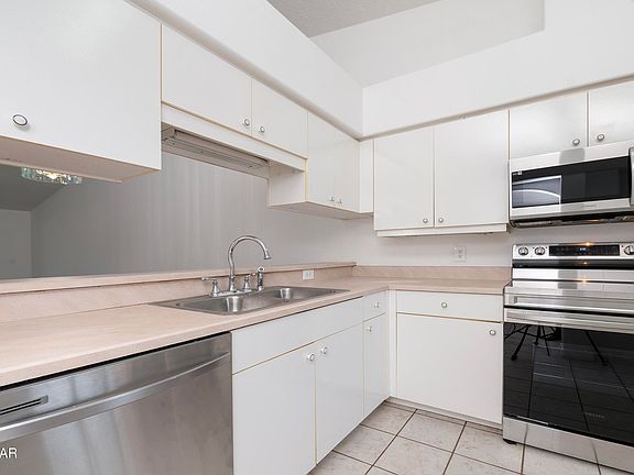 4th image of 3529A Forest Branch Dr