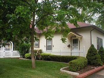 1st image of 222 Drury Ln