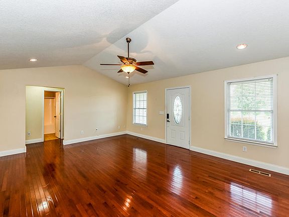 4th image of 115 Rockwell Blvd