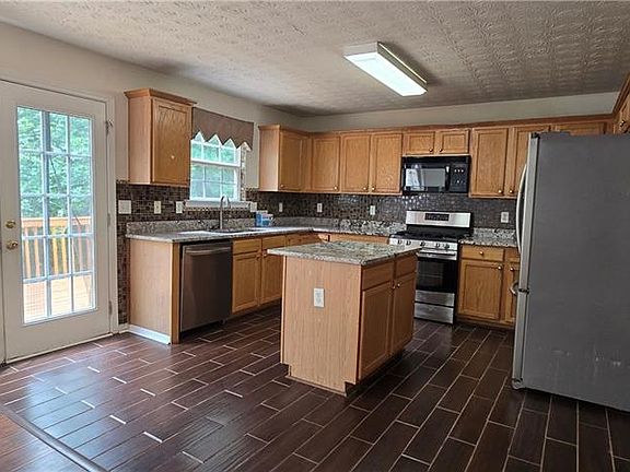 4th image of 3811 Roxfield Dr