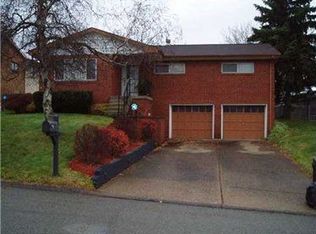 614 Pikeview Dr, Pittsburgh, PA 15239