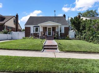 27 Cerenzia Blvd, Elmont, NY 11003