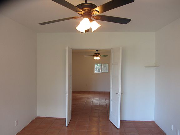 5th image of 2205 E Cambridge Ave