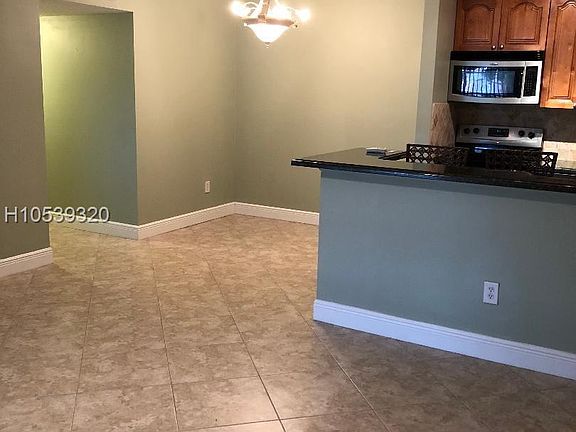 5th image of 9432 S Belfort Cir