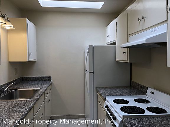 3rd image of 832 Hawthorne St APT 24