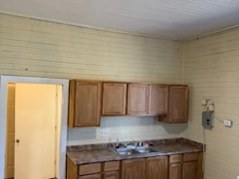 692 Southern St — Photo 8