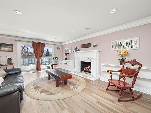 3rd image of 905 W Palm Dr