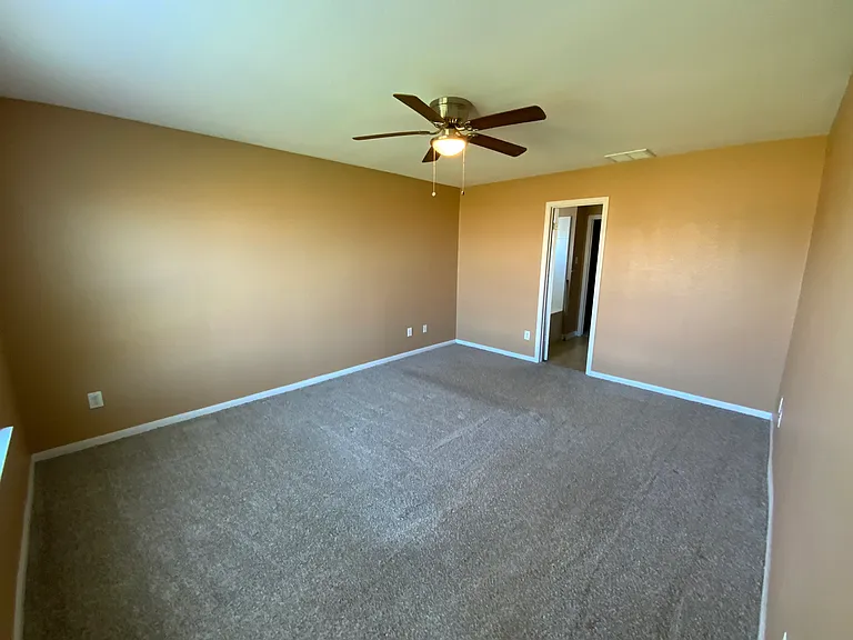 1120 Ascot St — Photo 8