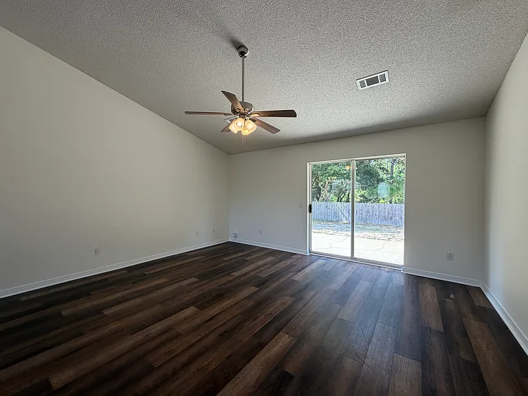 562 Batten Blvd — Photo 22