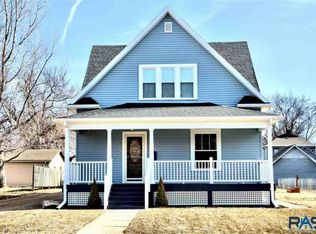 306 N 8th St, Beresford, SD 57004