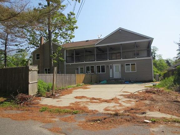 3rd image of 132 Monroe Dr