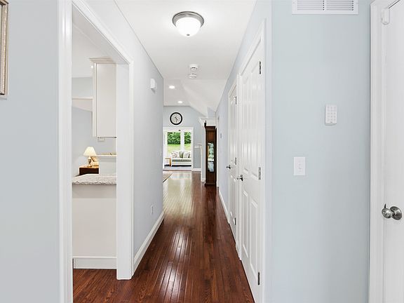 4th image of 19 Furnival Road