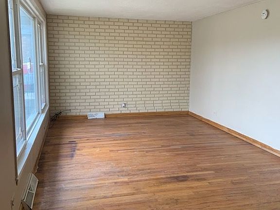 2nd image of 9032 S Woodlawn Ave