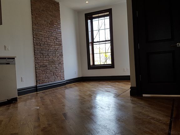 3rd image of 1100 Jefferson Ave #03