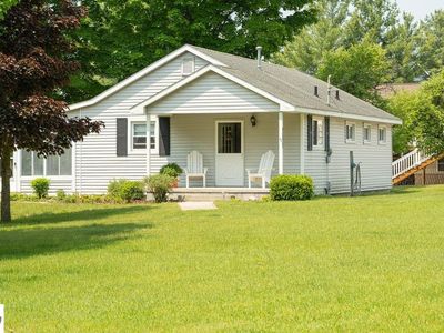 7573 Cottage Dr, Bellaire, MI, 49615