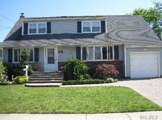 3786 Park Ave, Seaford, NY 11783