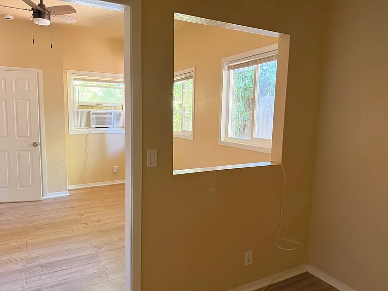 317 Pleasant St — Photo 10