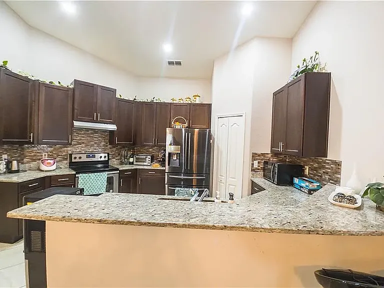 1038 Buccaneer Blvd — Photo 4