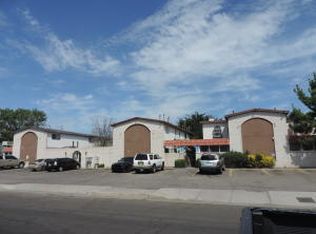 Renovated, Modern 2 Bedroom Apts. w/ Private Yards & Washer / Dryers, Albuquerque, NM 87108