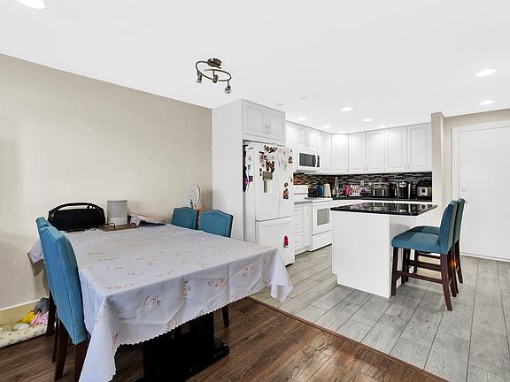 4th image of 5852 W 77th St Unit 303