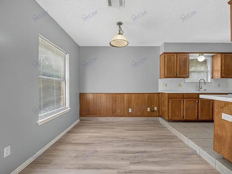 2913 Green Ridge St — Photo 8